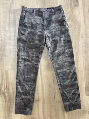 AG Adriano Goldschmied Women’s Gray Camouflage Cargo Pants
